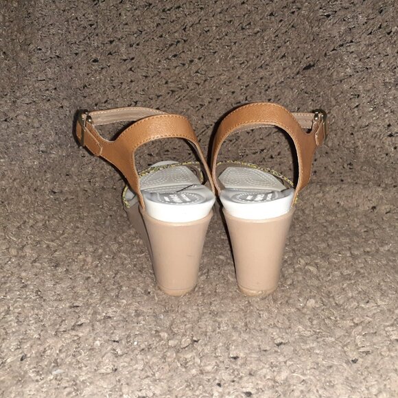 CROCS-Leigh II Ankle Strap Wedge Pump-Yellow/Brown Floral-Sz 8-Excellent - Picture 5 of 7